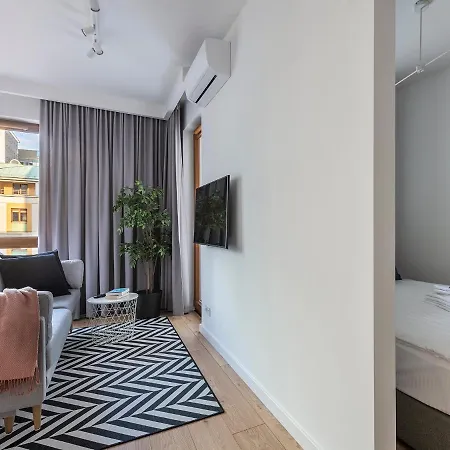Апартаменти Yoursecondflat Grzybowska Metropoint