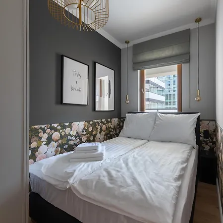Yoursecondflat Grzybowska Metropoint Апартаменти